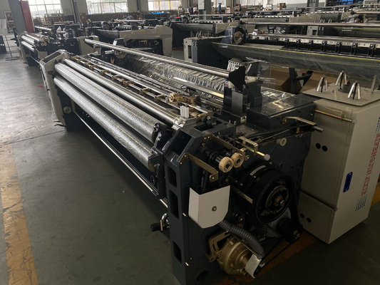 Tirai Polyester Tenun Kecepatan Tinggi 1000RPM Tenun Tekstil Cerdas Water Jet Loom Dobby