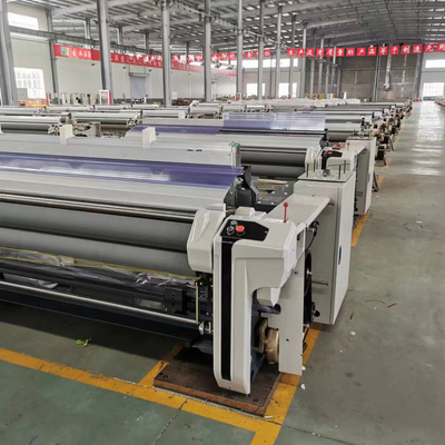 Kecepatan Tinggi 3.8kw Water Jet Power Loom 360cm 1200 RPM Mesin Tenun Kain Tekstil
